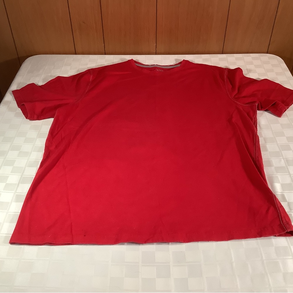 💜 Men’s red tee size large by John Bartlet